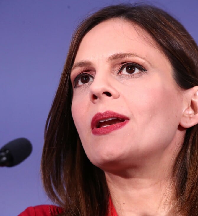Έφη Αχτσιόγλου: Η πρώτη φωτογραφία με τον γιο της από το μαιευτήριο