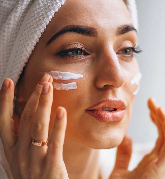 Skincare: Τα κορυφαία συστατικά για ακμή, λιπαρότητα, ρυτίδες και άλλες δερματικές ιδιομορφίες 