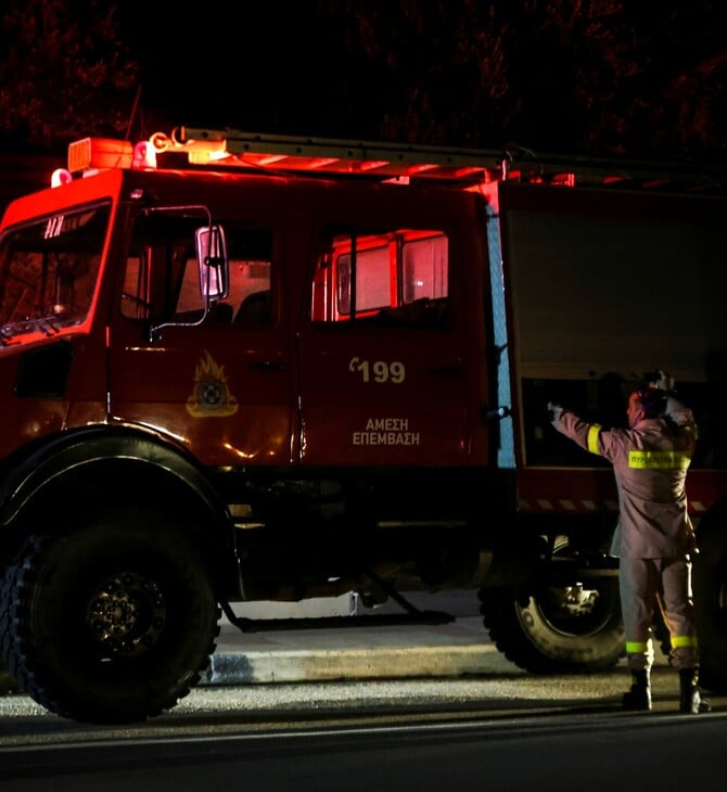 Φωτιά τώρα στα Άνω Λιόσια κοντά στον Προαστιακό