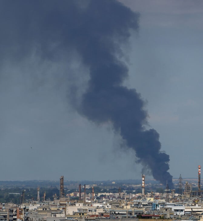 Φωτιά: Μαίνεται η πυρκαγιά σε εταιρεία ανακύκλωσης στη Σίνδο - Ενισχύθηκαν οι δυνάμεις της Πυροσβεστικής