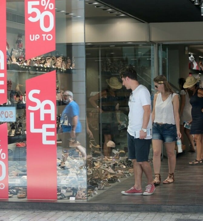 Θερινές εκπτώσεις 2025: Ξεκινούν τη Δευτέρα - Όσα πρέπει να γνωρίζουν οι καταναλωτές 
