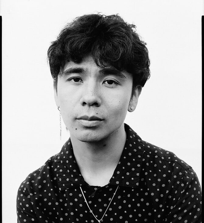 Ocean Vuong: «Πίσω από τη βιτρίνα της χιπστεριάς κρύβεται ο φόβος»