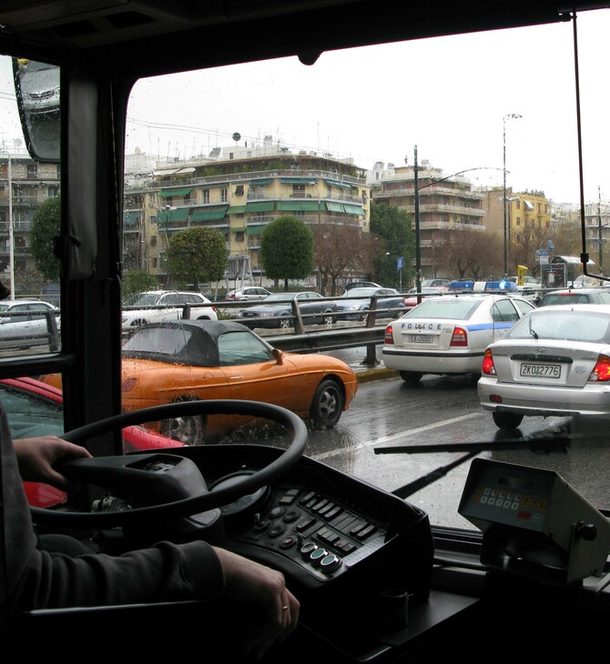 Οδηγός λεωφορείου κυνήγησε με το όχημα και τραυμάτισε συνάδελφό του