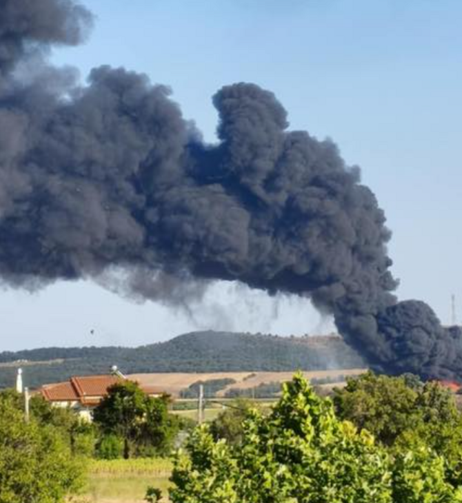 Φωτιά σε εργοστάσιο ανακύκλωσης στην Αλεξανδρούπολη - Μήνυμα του 112 «κλείστε πόρτες και παράθυρα»