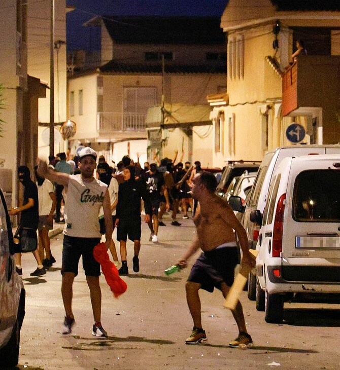 Αντιμεταναστευτικές ταραχές στην Ισπανία: Επεισόδια και τραυματισμοί