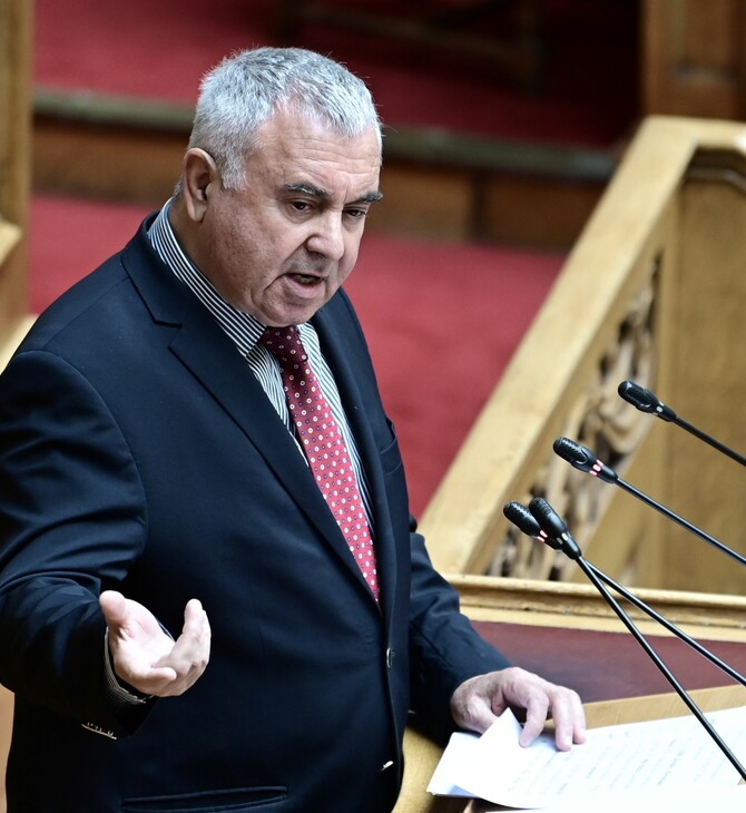 Χίος: Κλείδωσαν βουλευτή του ΠΑΣΟΚ σε εργοτάξιο δικαστικού μεγάρου