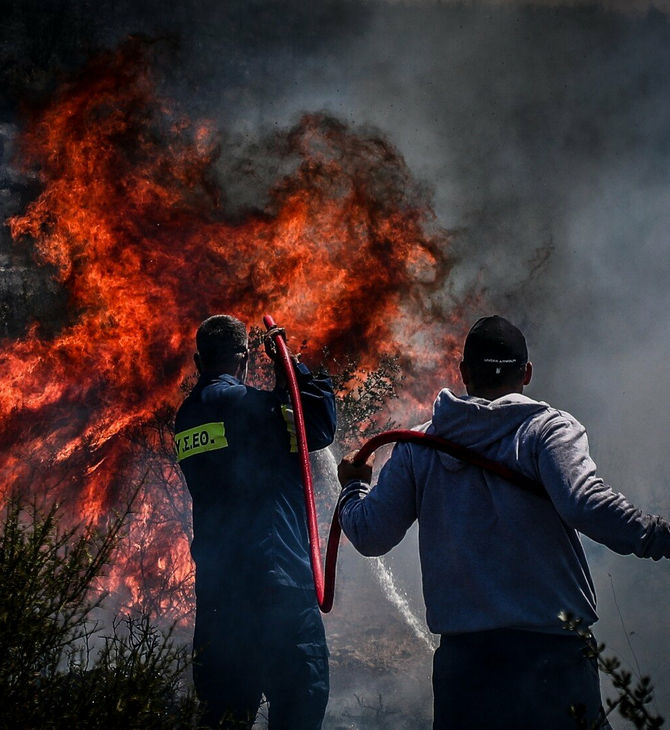 Φωτιά στη Ναυπάκτο: Δεν απειλούνται σπίτια από το μέτωπο της Μακύνεια 