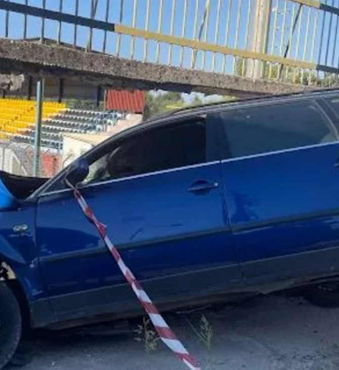 Ηγουμενίτσα: Καταδίωξη με σύγκρουση ΙΧ σε τοίχο γηπέδου – Επτά συλλήψεις, αναζητείται ο διακινητής