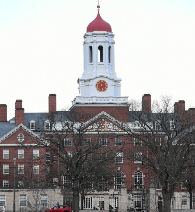 Harvard και κυβέρνηση Τραμπ στα δικαστήρια για τις χρηματοδοτήσεις που «κόβει» ο Λευκός Οίκος
