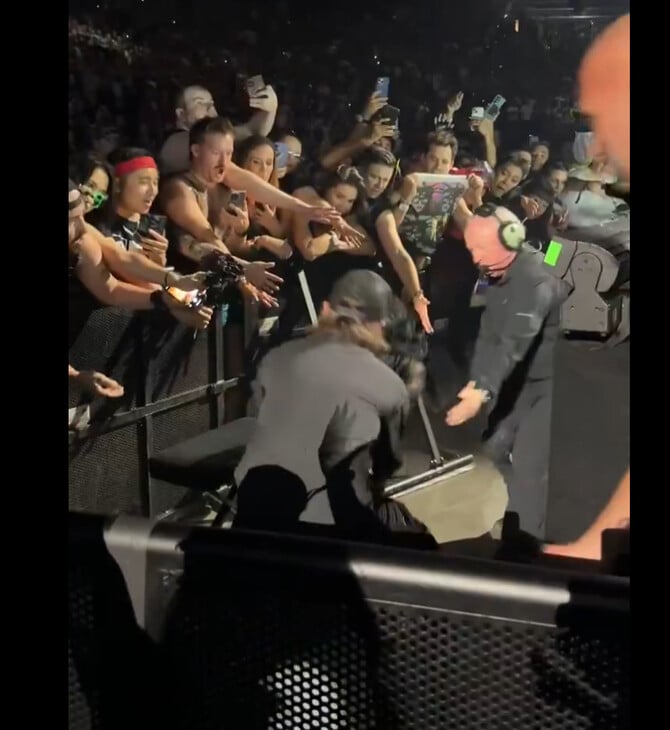 Lady Gaga: Σκόνταψε και έπεσε on stage στη συναυλία στο Λας Βέγκας
