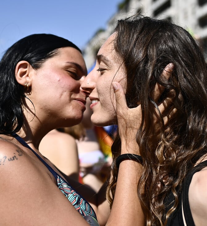 Η Ιταλία αναγνωρίζει γονεϊκή άδεια στη μη βιολογική μητέρα σε ομόφυλο ζευγάρι