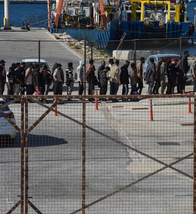 Politico: Η Ελλάδα πιέζει την ΕΕ για σκληρότερη στάση στο μεταναστευτικό