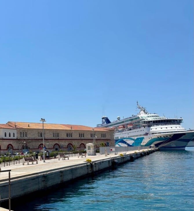 ΣΥΡΟΣ ΚΡΟΥΑΖΙΕΡΟΠΛΟΙΟ