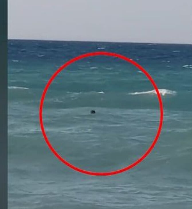 Κρήτη: Σερβιτόρος beach bar βούτηξε και έσωσε λουόμενο που παρασύρθηκε από τα ρεύματα