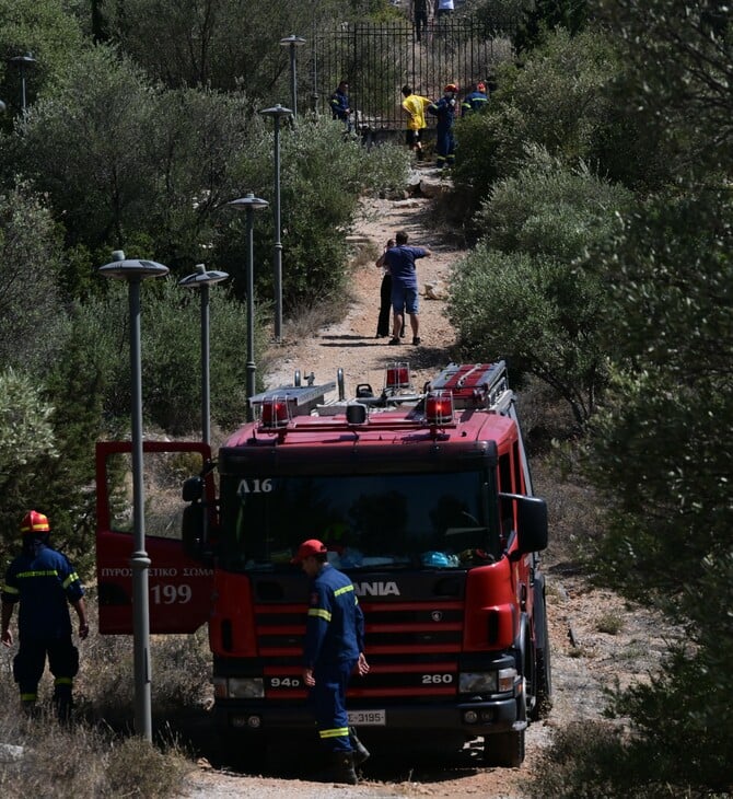 Φωτιά στου Ζωγράφου: Ξεκίνησε από αδήλωτα μελίσσια εντός της Πολυτεχνιούπολης