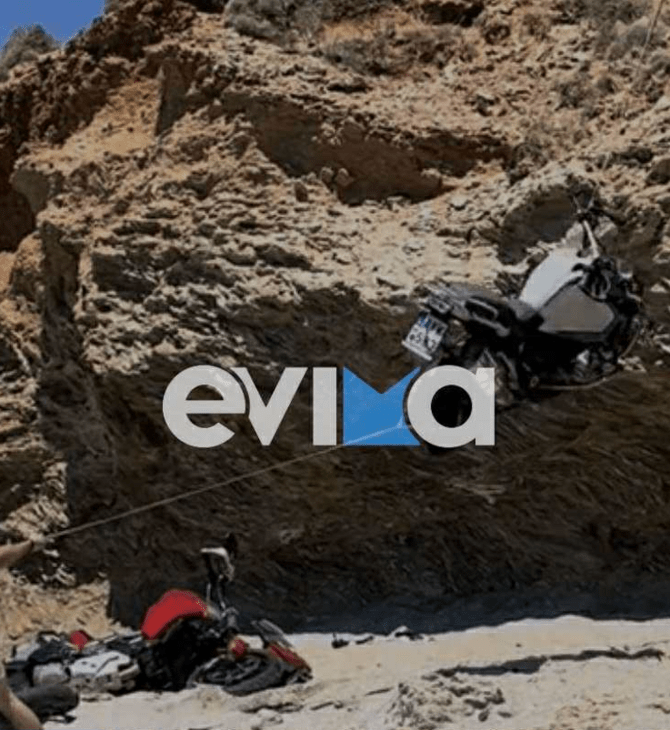 Εύβοια: Οδηγός έριξε τρεις μηχανές στον γκρεμό με την όπισθεν