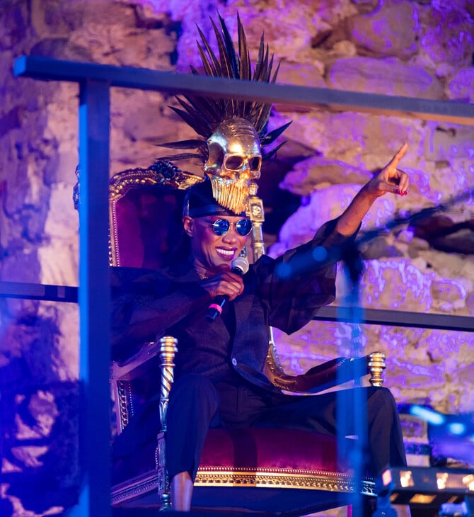 Ευτυχώς που υπάρχει και η Grace Jones