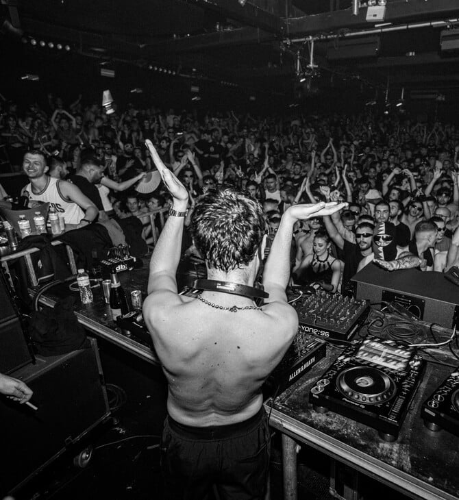 Γιατί οι DJ παίζουν χειρότερα στην Ελλάδα από ό,τι στο εξωτερικό;