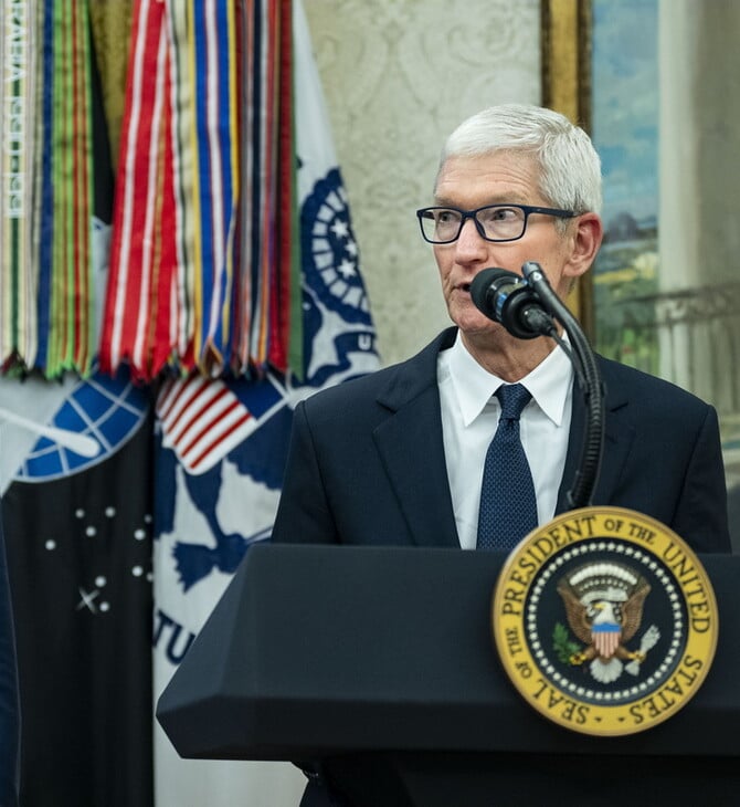 Δασμούς 100% στα μικροτσίπ από τον Τραμπ, ενώ η Apple ανακοινώνει επενδύσεις $100 δισ. στις ΗΠΑ