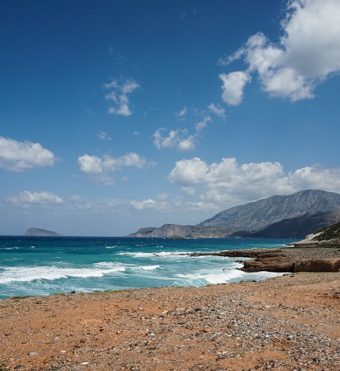 Ο καιρός σήμερα: Ζέστη και ισχυροί άνεμοι - Πού θα φτάσει ο υδράργυρος