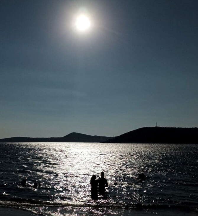 Ο καιρός σήμερα: Υποχωρεί η θερμοκρασία - Έως 7 μποφόρ στο Αιγαίο οι άνεμοι