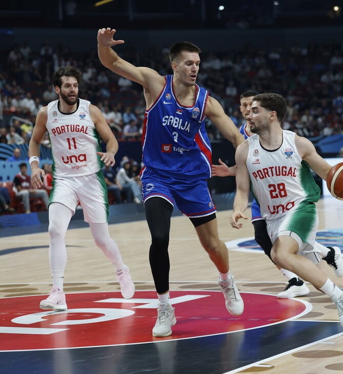Eurobasket 2025: Ο Πετρούσεβ έριξε γροθιά σε αντίπαλό του και αποβλήθηκε 