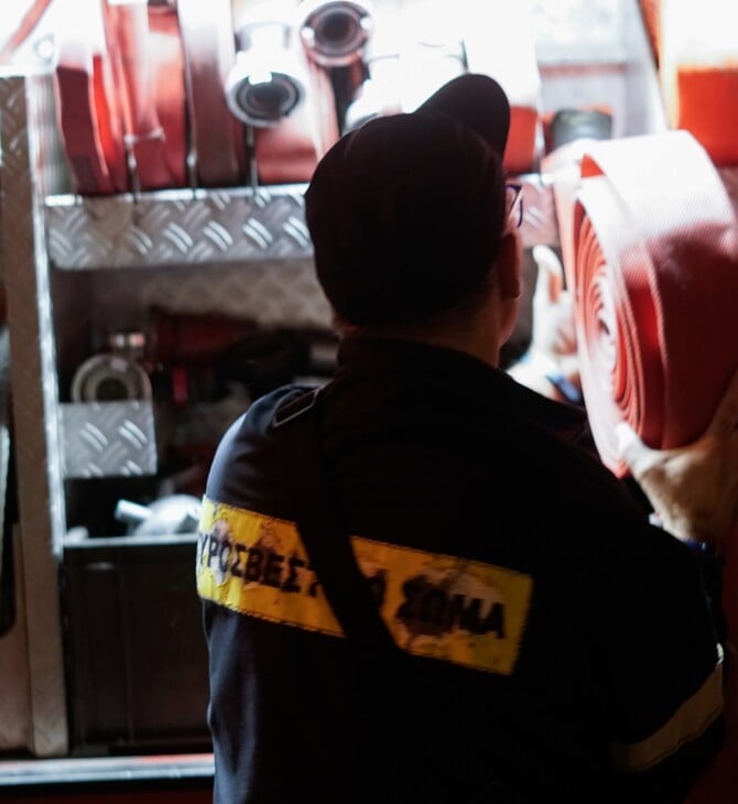 Φωτιά τώρα σε εγκαταλελειμμένο χώρο στο Κιάτο - Μήνυμα από το 112