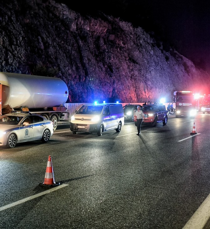 Πώς έγινε το τροχαίο στην εθνική οδό Αθηνών-Κορίνθου: Νταλίκα ανατράπηκε και πήρε φωτιά