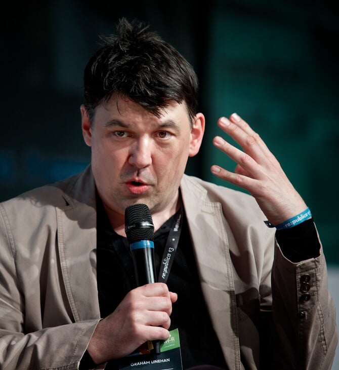 Συνελήφθη ο δημιουργός του «Father Ted» για τρανσφοβικές αναρτήσεις