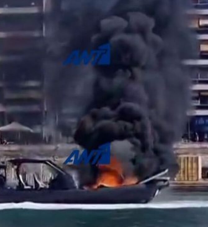 Μαρίνα Ζέας: Ταχύπλοο πήρε φωτιά ενώ ήταν εν πλω - Ένας επιβάτης βούτηξε στη θάλασσα
