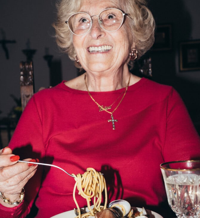 MEDITERRANEA: Life-perfected Recipes from Grandmothers of the Mediterranean της Αναστασίας Μιάρη