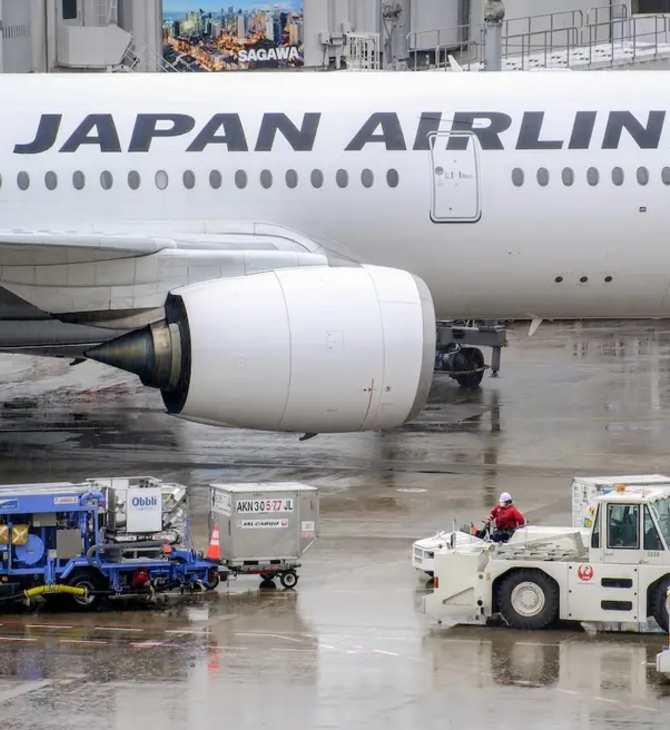 Η Japan Airlines ζητά συγγνώμη για μεθυσμένο πιλότο της που οδήγησε σε καθυστέρηση τρεις πτήσεις της