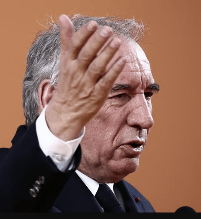 Μπαϊρού εναντίον Λεπέν: Μπορεί ο κεντρώος να σώσει τη Γαλλία το 2027;