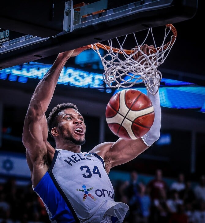 Eurobasket 2025: FΙΒΑ και Μιλγουόκι υποκλίθηκαν στον «ημίθεο Γιάννης Αντετοκούνμπο»