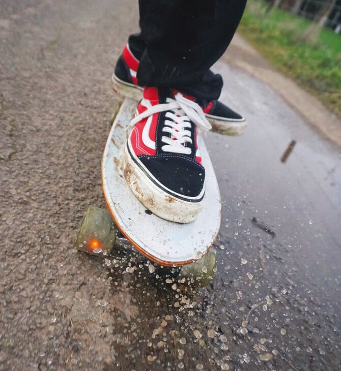 Πλανήτης sneakers: Οι τάσεις που «παίζουν» δυνατά φέτος 