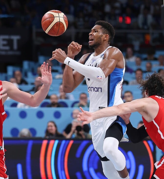 Eurobasket στο TikTok: Ο Έλληνας σύζυγος έχασε το στοίχημα από την Τουρκάλα γυναίκα του και πλένει τα πιάτα