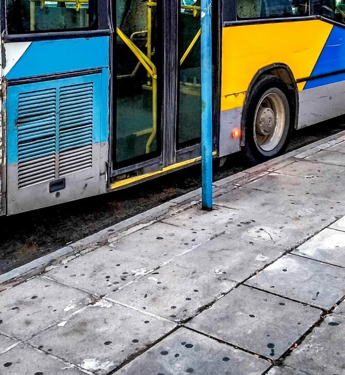 Γλυφάδα: Άνδρας προσπάθησε να κατεβάσει το παντελόνι του μπροστά σε ανήλικους μέσα σε λεωφορείο