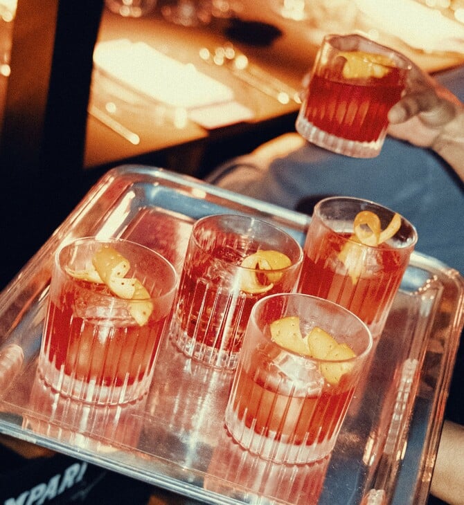 Τhe Campari Hotel: Μια ατμοσφαιρική νύχτα στην καρδιά της πόλης για την έναρξη του Negroni Week