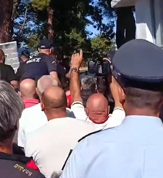 Σέρρες: Αγρότες και κτηνοτρόφοι προπηλάκισαν τον υφυπουργό Αγροτικής Ανάπτυξης 