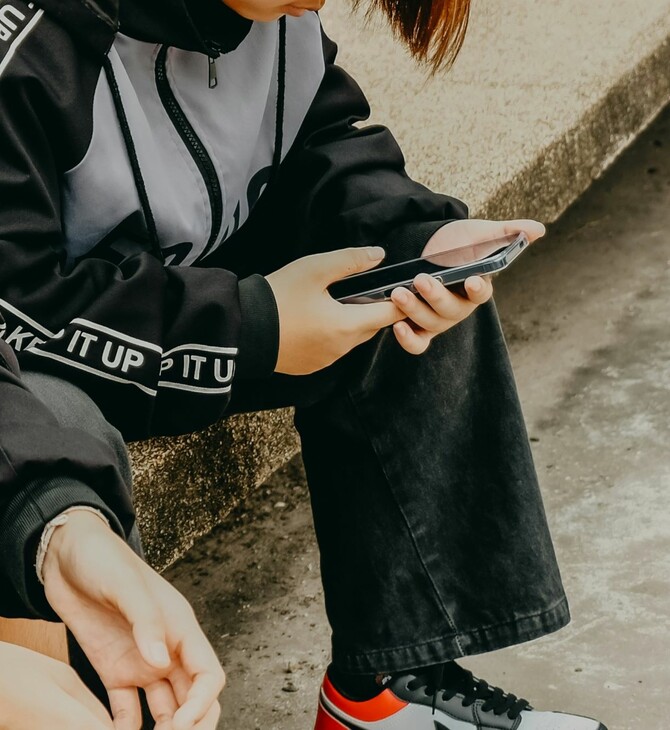 Απαγόρευση social media για ανηλίκους κάτω των 16 ετών στην Ελλάδα εξετάζει η κυβέρνηση
