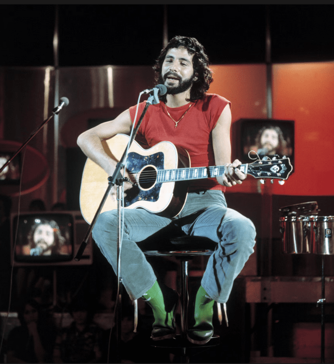 Ο Cat Stevens προτού και αφότου μετονομαστεί σε Yusuf Islam 
