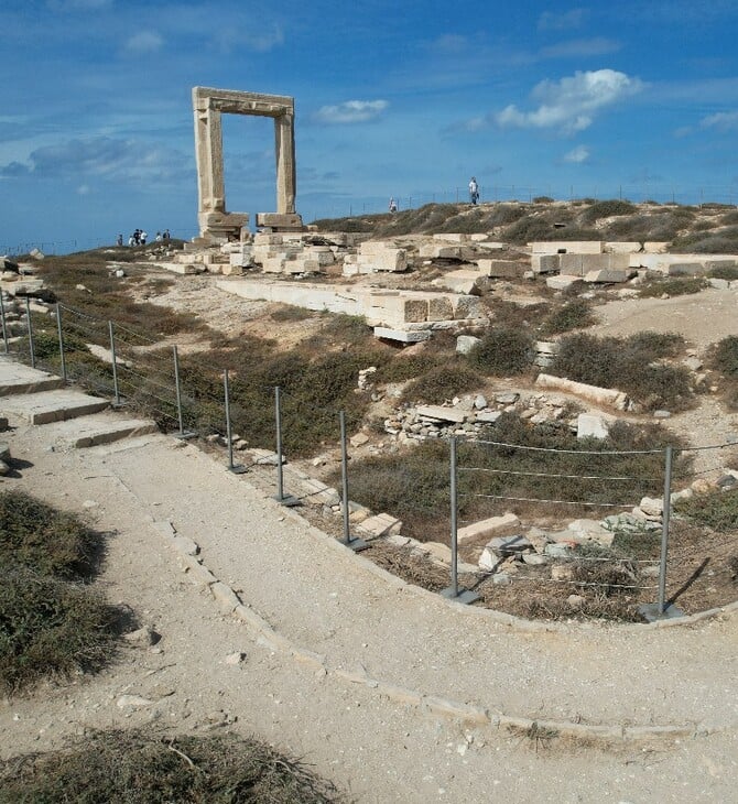 Νέα περίφραξη στην Πορτάρα Νάξου