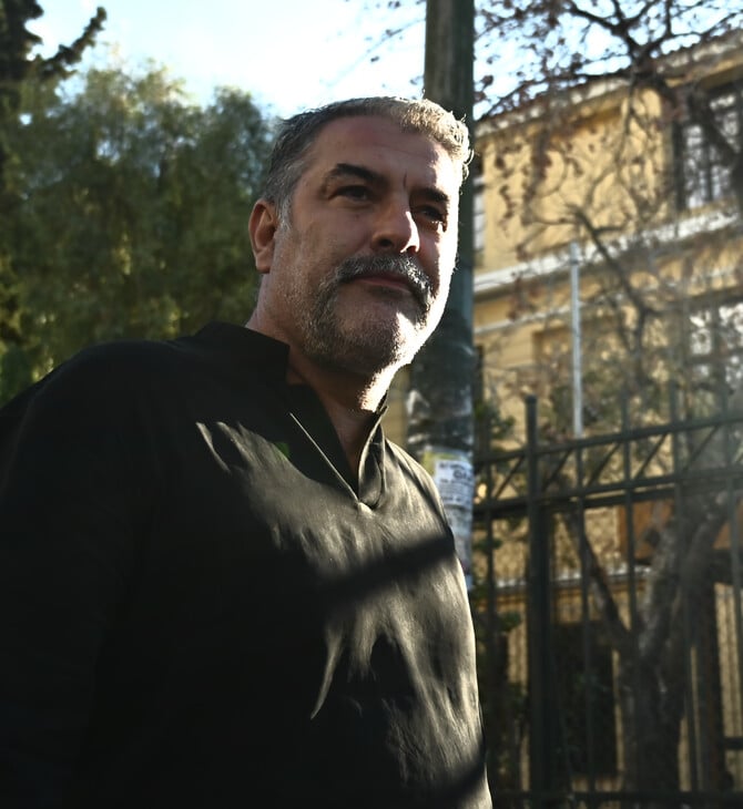 Βασίλης Μπισμπίκης: «Λόγω της ώρας άφησα ένα χαρτάκι με τα στοιχεία μου»