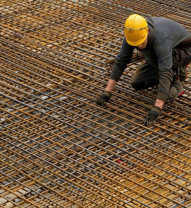 Η ΕΕ αυξάνει τους δασμούς στο 50% για τις εισαγωγές χάλυβα – Τι σημαίνει για την αγορά