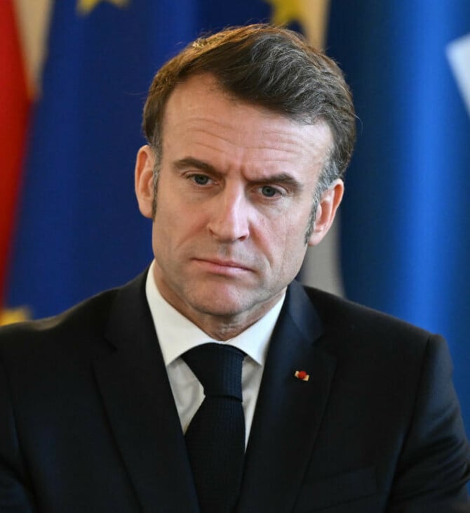 Τρία αδιέξοδα και η σκιά της αποχώρησης: Η Le Monde για το δυσοίωνο πολιτικό μέλλον του Μακρόν