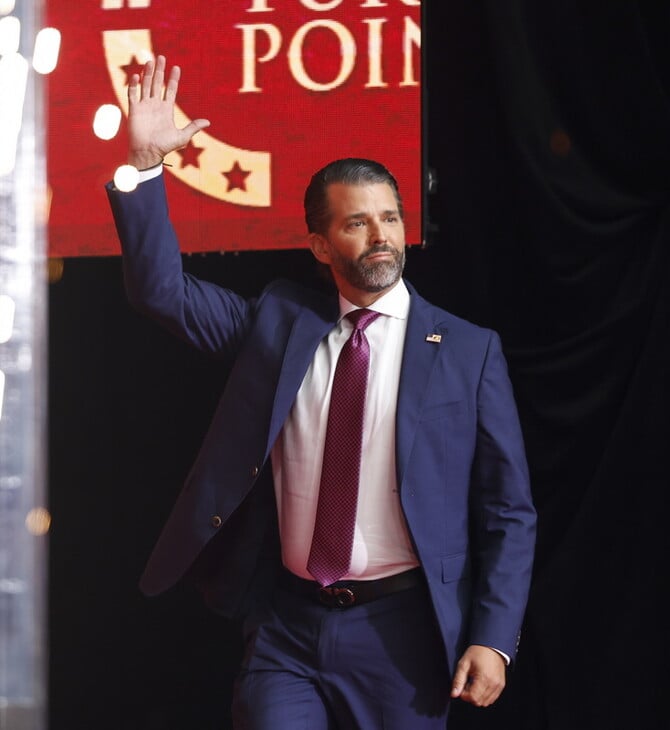 Ο Τραμπ θέλει να αναμορφώσει τις πωλήσεις φαρμάκων - Εταιρεία που συνδέεται με τον γιο του επωφελείται