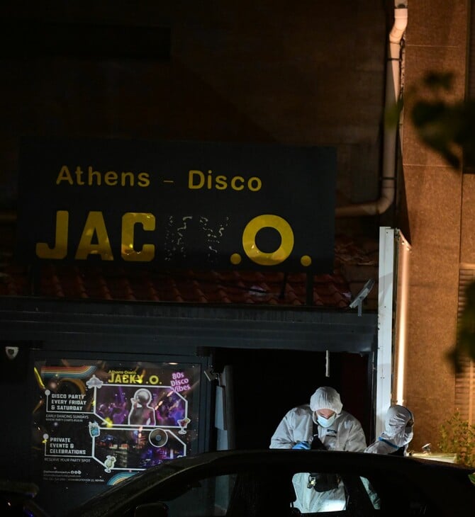 Βόμβα στο Jacky O: Το βίντεο με τον άνδρα που αφήνει τη χαρτοσακούλα έξω από το μαγαζί