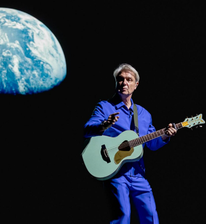 Στην Αθήνα ο David Byrne για μια εμφάνιση στο Release Athens x SNF Nostos 2026