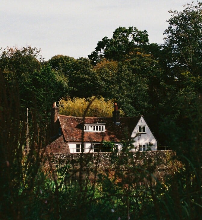 «Ο Χάρι Πότερ και οι λακκούβες» - Πώς η νέα σειρά του HBO «έσωσε» ένα χωριό της Αγγλίας