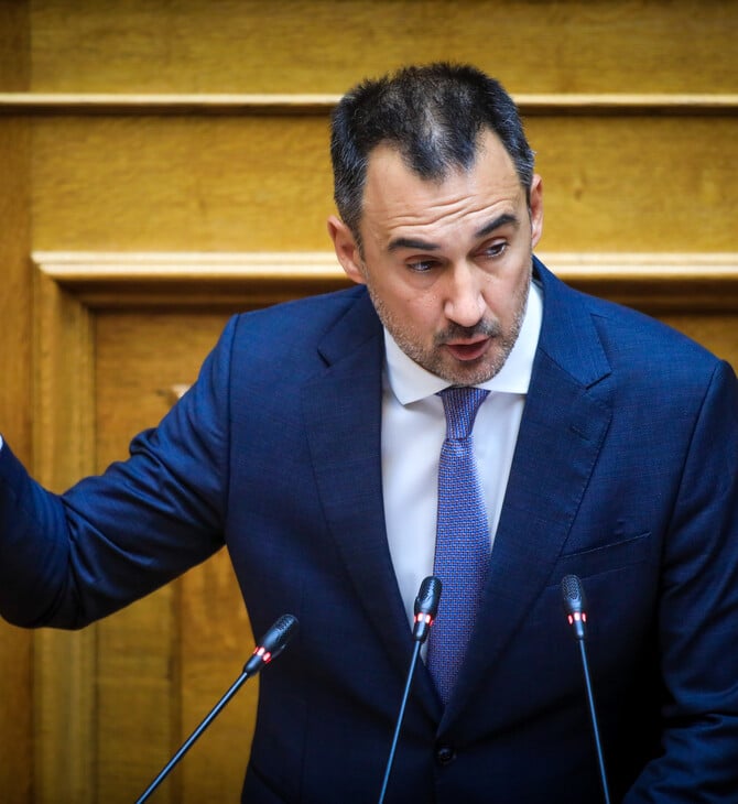 Χαρίτσης κατά Μητσοτάκη με ατάκα Κωνσταντίνου Μητσοτάκη